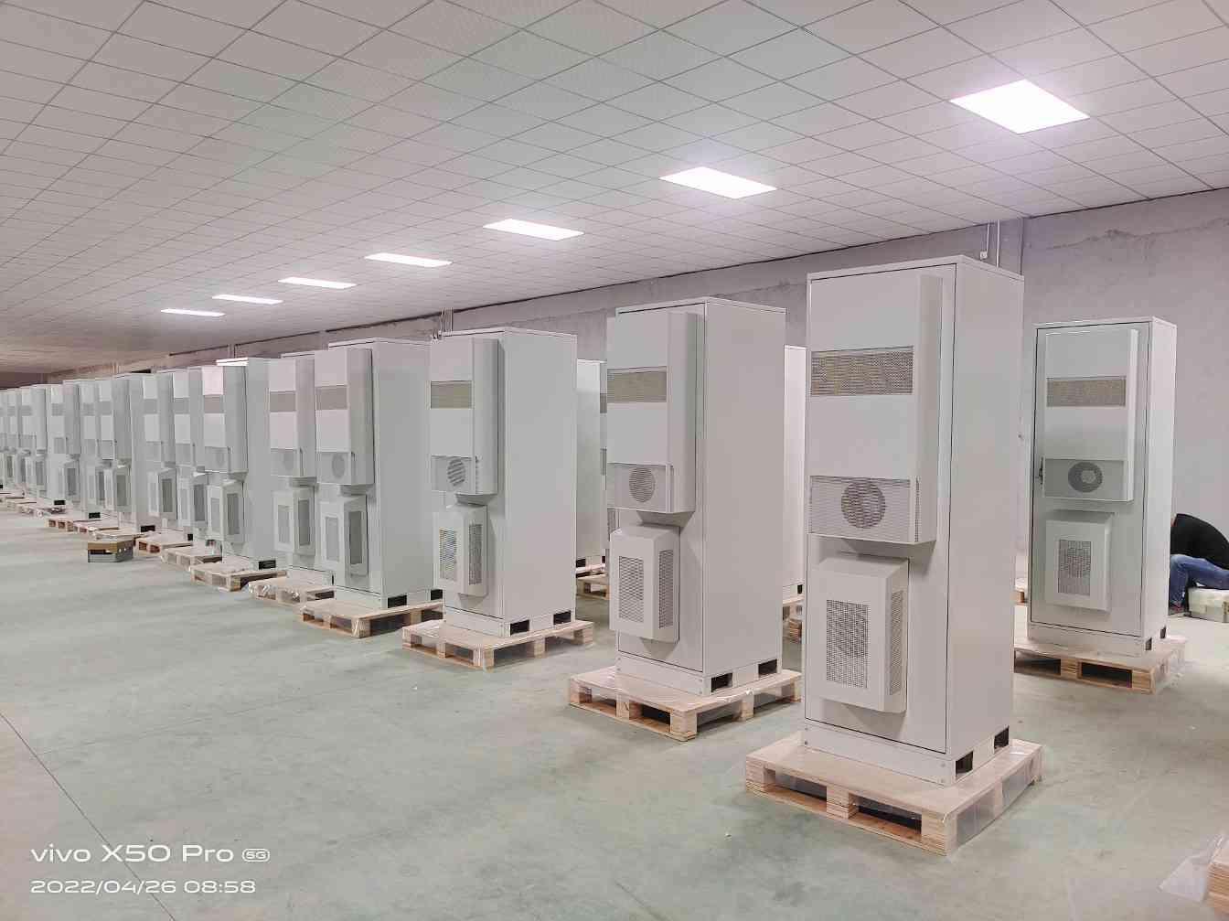 东莞市创鑫鸿盛实业有限公司能源柜、点餐机图