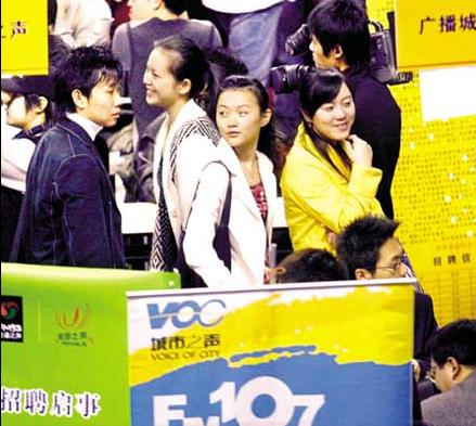 到2010年我国大专以上物流人才需求量超过30万人(图1)